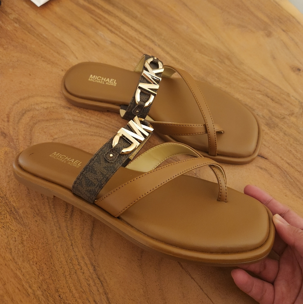 New Michael Kors Izzy Thong Silde Flat - Picture 1 of 4
